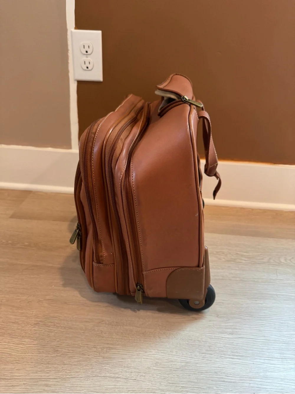 Hartmann Luggage Expandable Belting Leather Rolling Briefcase Carry On Dr. bag